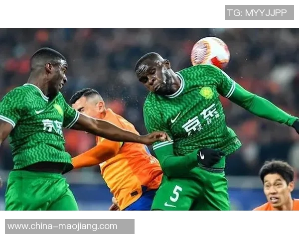 山东鲁能与北京国安激战正酣精彩对决引发球迷热议