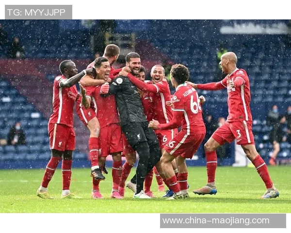 狐狸城与曼城激战正酣比分悬念不断球迷热情高涨期待精彩瞬间