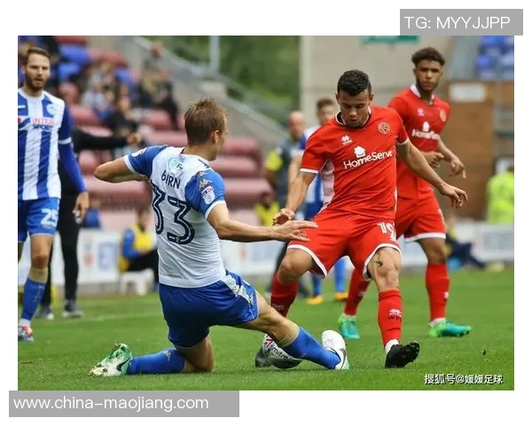 阿克灵与伯顿的激烈对决揭示了足球战术与团队合作的重要性