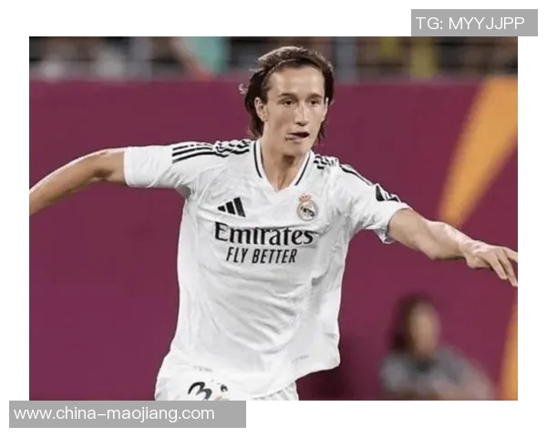 马丁内斯的传奇之路：从足球新星到世界级教练的蜕变与挑战