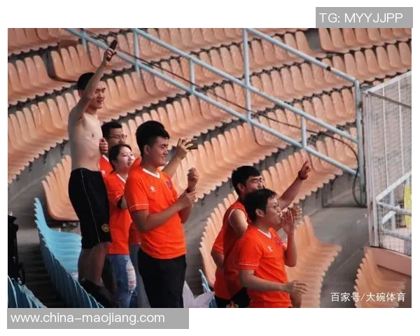 阿曼与菲律宾友谊赛激战正酣双方球员全力以赴争夺胜利